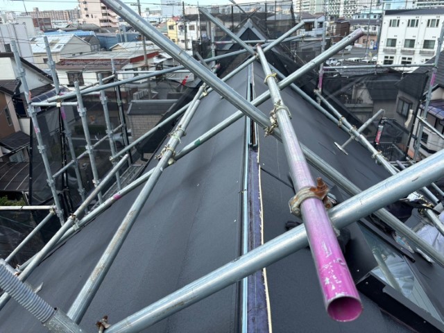 屋根カバー工法・胸板金処理
