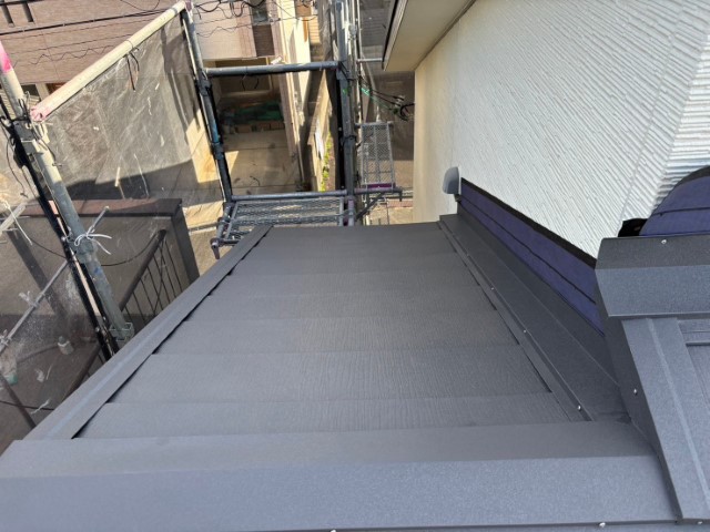 屋根・スーパーガルテクト貼り
