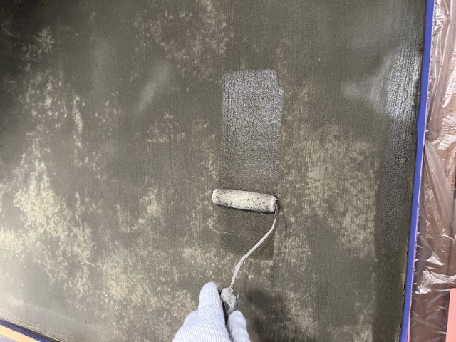 モルタル壁・下塗り１回目