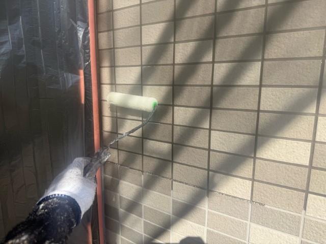 タイル壁・上塗り１回目