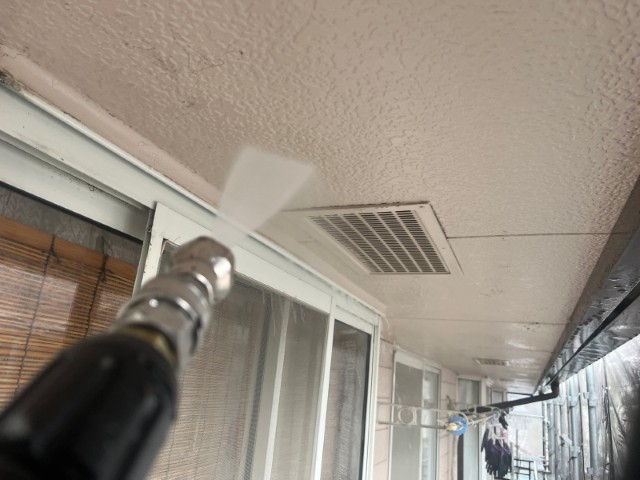 ベランダ側軒天・高圧洗浄