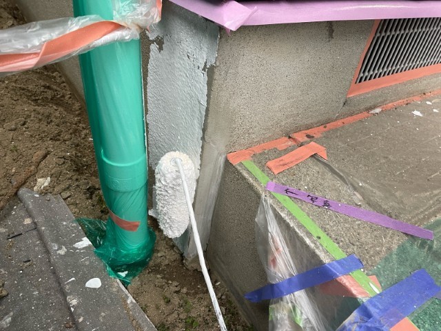 基礎巾木・下塗り