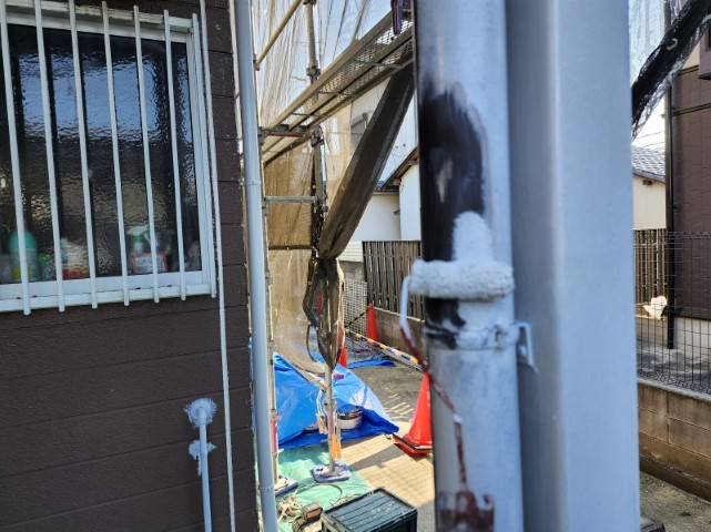 竪樋・下塗り
