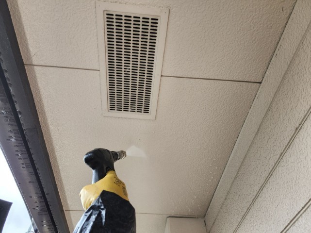 通路側軒天井・高圧洗浄