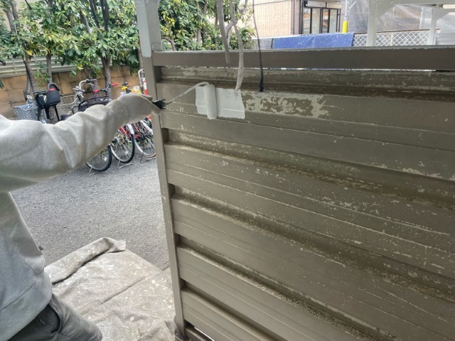 駐輪場パネル・下塗り