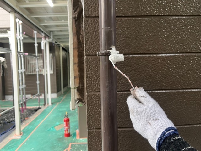 竪樋・下塗り