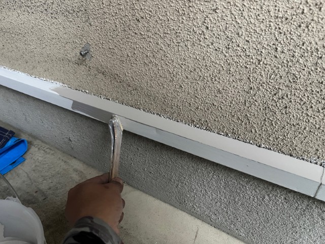 水切り金物・上塗り１回目