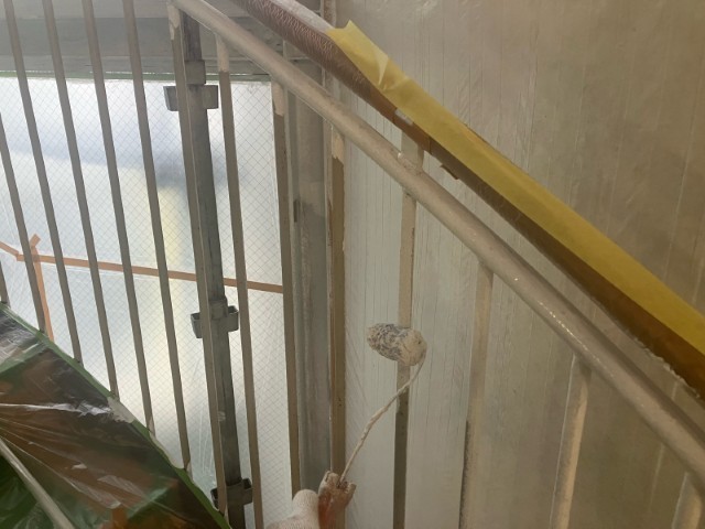 室内階段手摺・下塗り