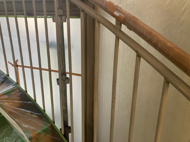 室内階段手摺・現状