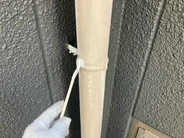 縦樋・下塗り