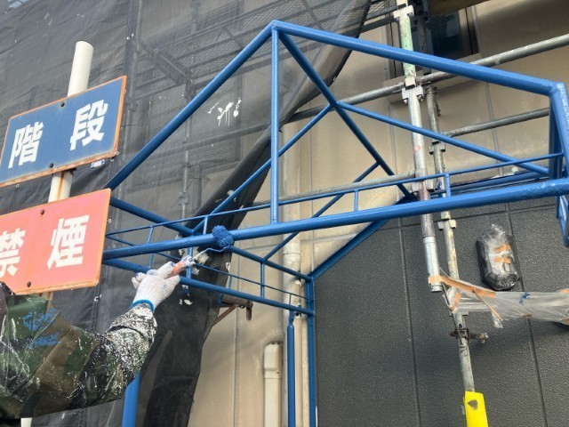 テント骨組み・上塗り２回目