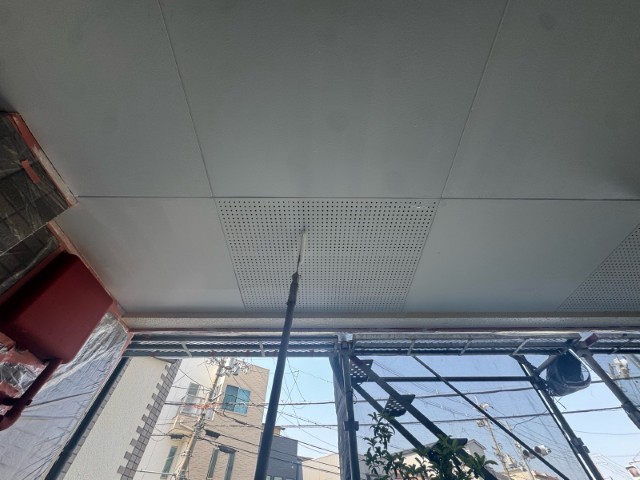 軒天井・上塗り２回目