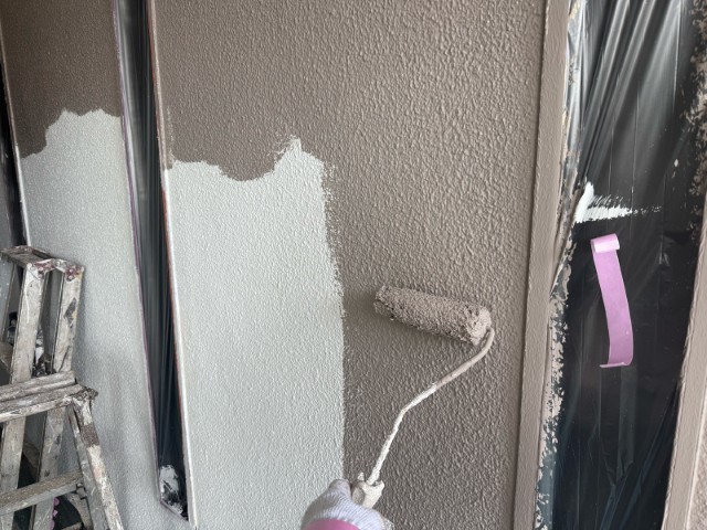 モルタル壁・上塗り１回目