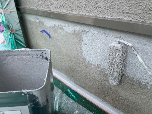 基礎巾木・上塗り１回目