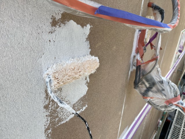 窯業サイデング壁・下塗り