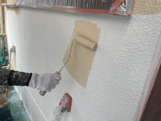 モルタル壁・上塗り１回目