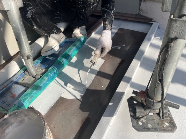 折半屋根・下塗り