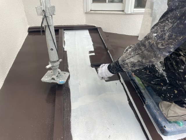 折半屋根・上塗り１回目