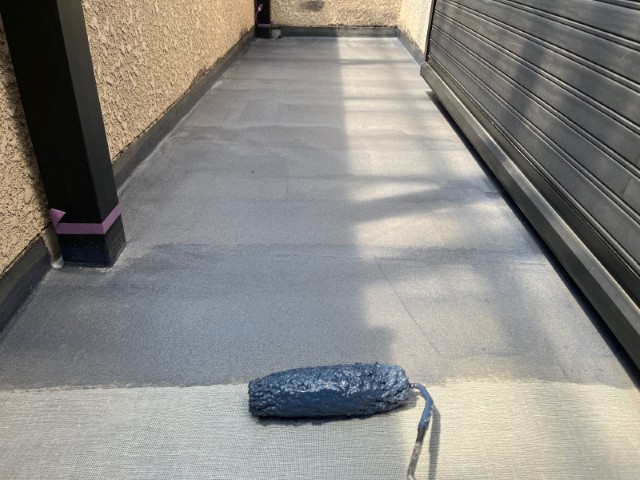 ベランダ土間・下塗り２回目（L１クロス入り）