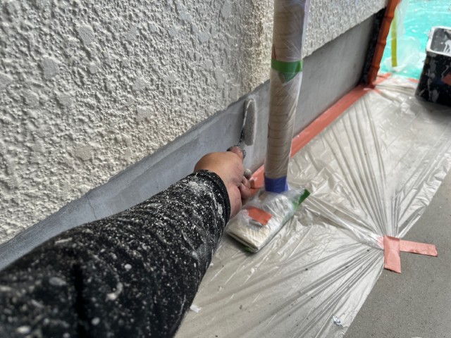 基礎巾木・下塗り