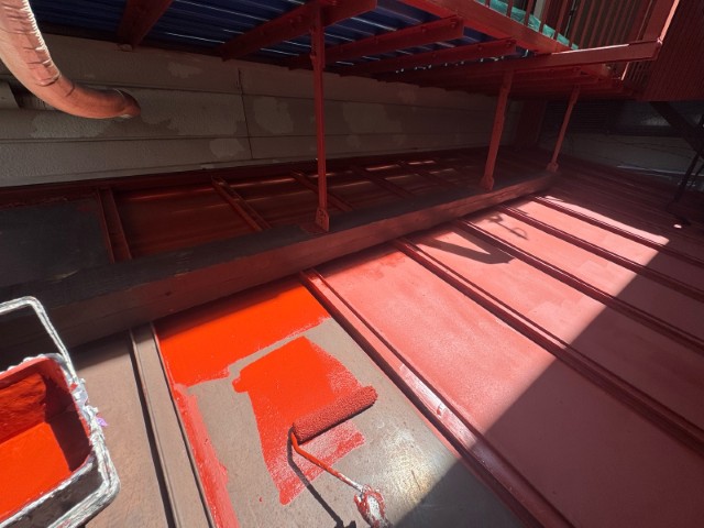 折半屋根・下塗り