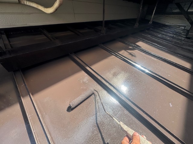 折半屋根・上塗り２回目