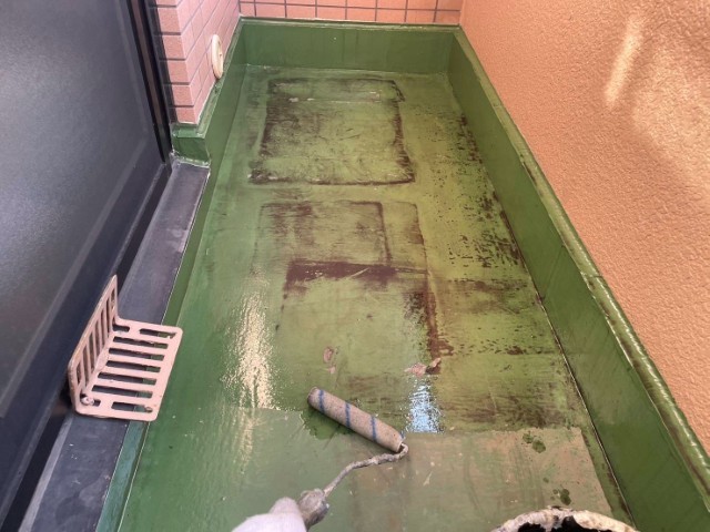 11階サービスバルコニー・プライマー散布