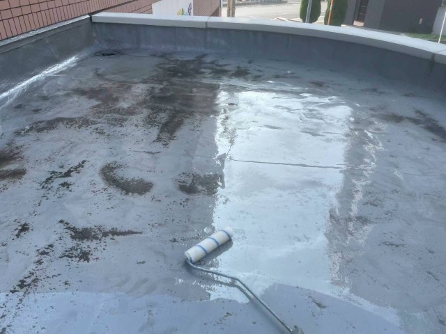 エントランスス上部・プライマー散布