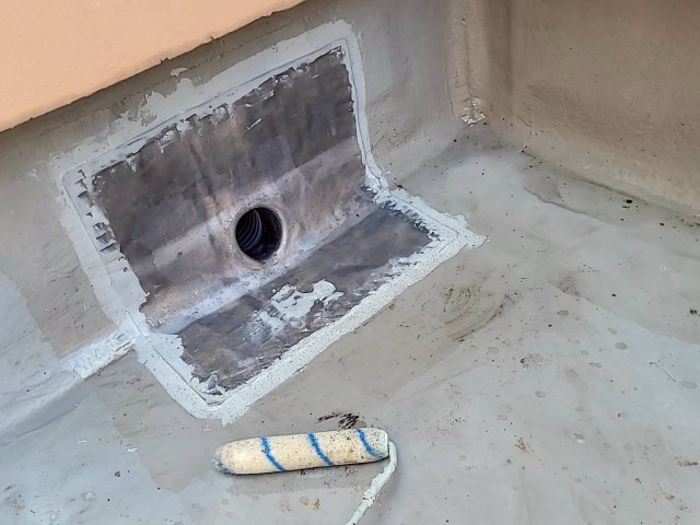 12階塔屋土間・改修ドレン取付