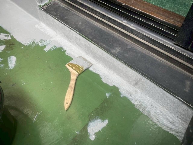 11階ベランダ-・巾木メッシュシート貼り