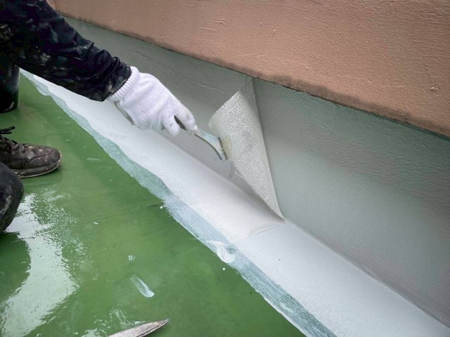 11階ベランダ-・巾木メッシュシート貼り