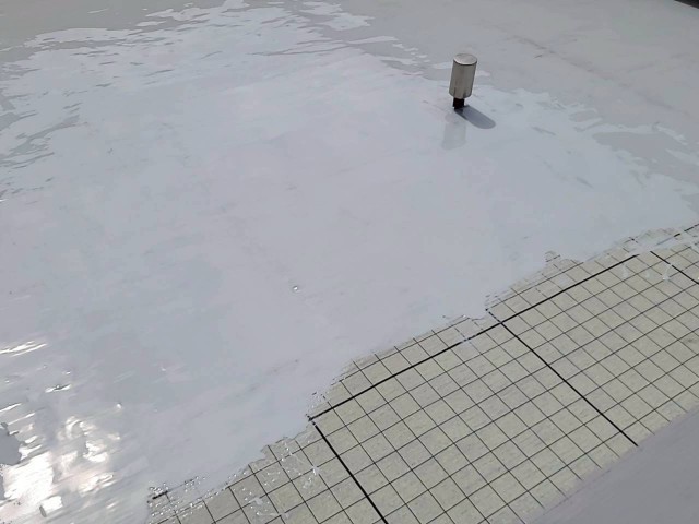 8階陸屋根・ウレタン防水1層目