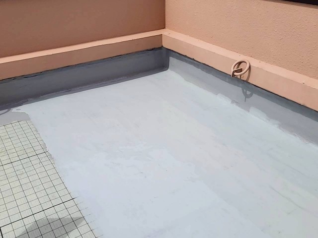 8階陸屋根・ウレタン防水1層目
