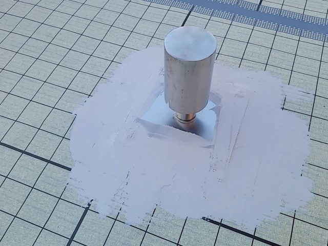 8階陸屋根・脱気筒取付