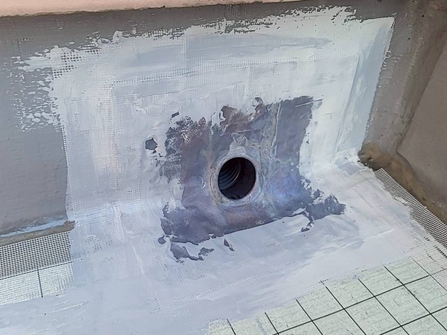 8階陸屋根・改修ドレン取付