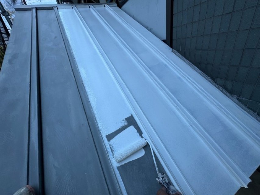 エントランス屋根・下塗り