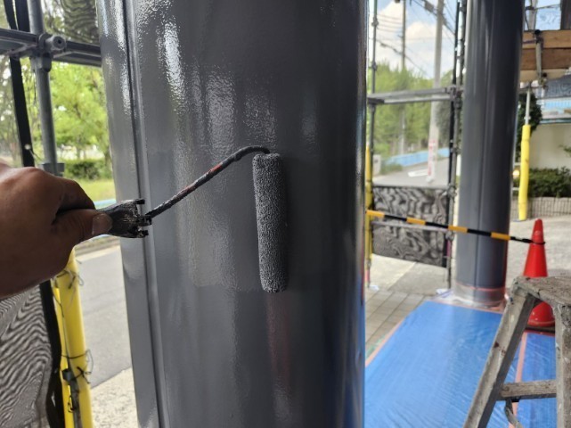 エントランス柱・上塗り2回目