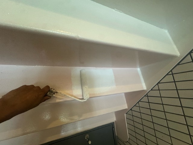 階段段裏・下塗り