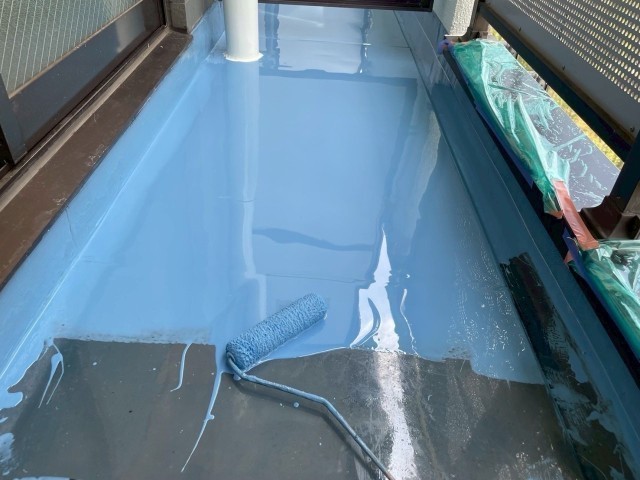 ベランダ土間・中塗り
