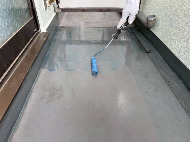 ベランダ土間・下塗り