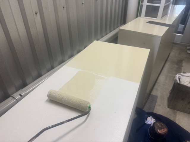 下駄箱・上塗り1回目